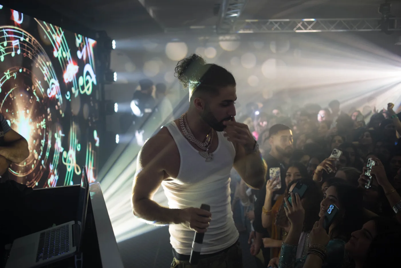 Live performance personal brand content
